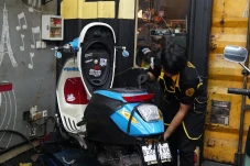 Gaya Balap Retro ala...