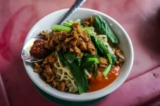 Apakah Mi Ayam Lebih...