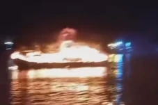 Kapal Nelayan Terbakar...