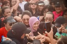 Di Depan Atikoh Ganjar,...