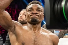 Dilupakan Canelo, Christian...