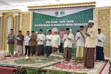 Pilih Pemimpin dari...
