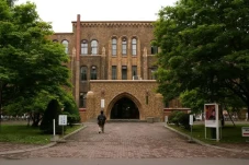 6 Universitas Terbaik...