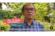 Panelis Debat Keempat...