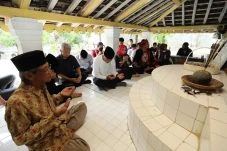 Ziarah ke Makam Pendiri...