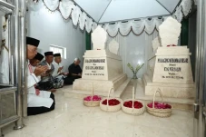 Ganjar Ziarah ke Makam...