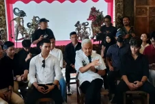 Momen Ganjar Diskusi...