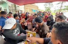 Senang Dapat Minyak...