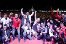Disambut Meriah Puluhan...