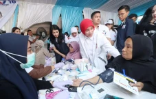 Momen Siti Atikoh dan...