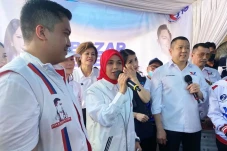 Sampaikan 3 Pantun,...