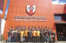 Hanura Siapkan Alat...