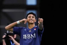 Cerita Alwi Farhan Dikelilingi...