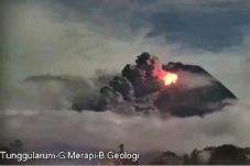 Awas! Gunung Merapi...