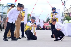 Jokowi Resmikan Jalan...