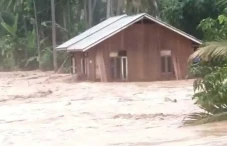 Banjir Tojo Una-Una,...