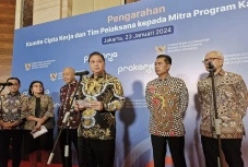 Airlangga Pede Kartu...