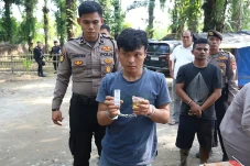 Polisi Gerebek Gubuk...