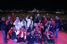 Ganjar Disambut Puluhan...