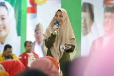 Siti Atikoh Ajak Anak...