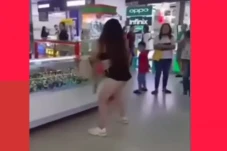 Viral! Perempuan Berpakaian...