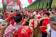 Tampil Sederhana, Siti...