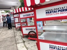 Dapat Gerobak Baru dari...
