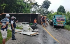 Tak Kuat Menanjak, Truk...