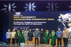 Wisuda MNC University,...