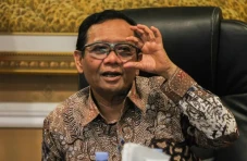 Mahfud MD: Bansos Bukan...