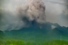 Awas! Gunung Merapi...