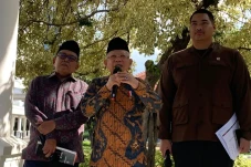 Soal Pose Dua Jari Presiden...