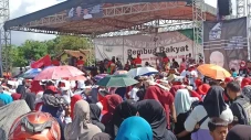 Sambut Kedatangan Mahfud...