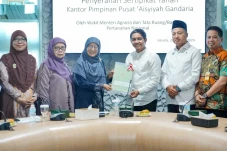 Serahkan Sertifikat...