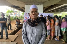 Warga Cipinang Melayu...
