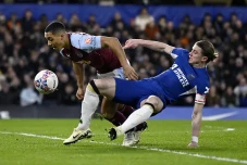 Chelsea Ditahan Aston...