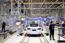 Tidak Semua Tesla Gunakan...