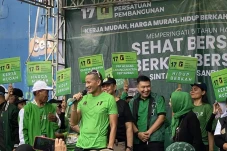 Sandiaga Uno Beri Hadiah...