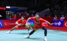 Segel Kemenangan dari...