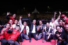 Puluhan Ribu Warga Semarang...