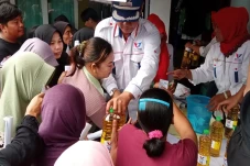 Gelar Bazar Minyak Goreng...