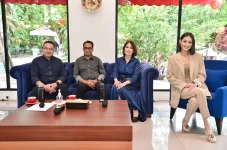 Menjadi Manusia Paket...
