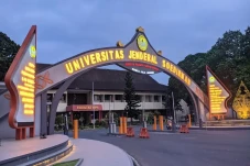 15 Universitas dengan...