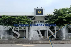 13 Sekolah Kedinasan...