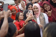 Kunjungi Pabrik di Jombang,...