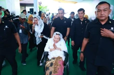 Presiden Jokowi Kuntit...