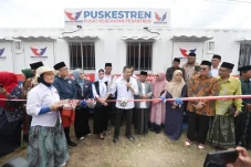 Dukung Kesehatan Santri,...