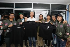 Slank Ciptakan Lagu...