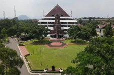 Mau Studi Magister dan...
