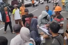 Begini Tulisan Spanduk...